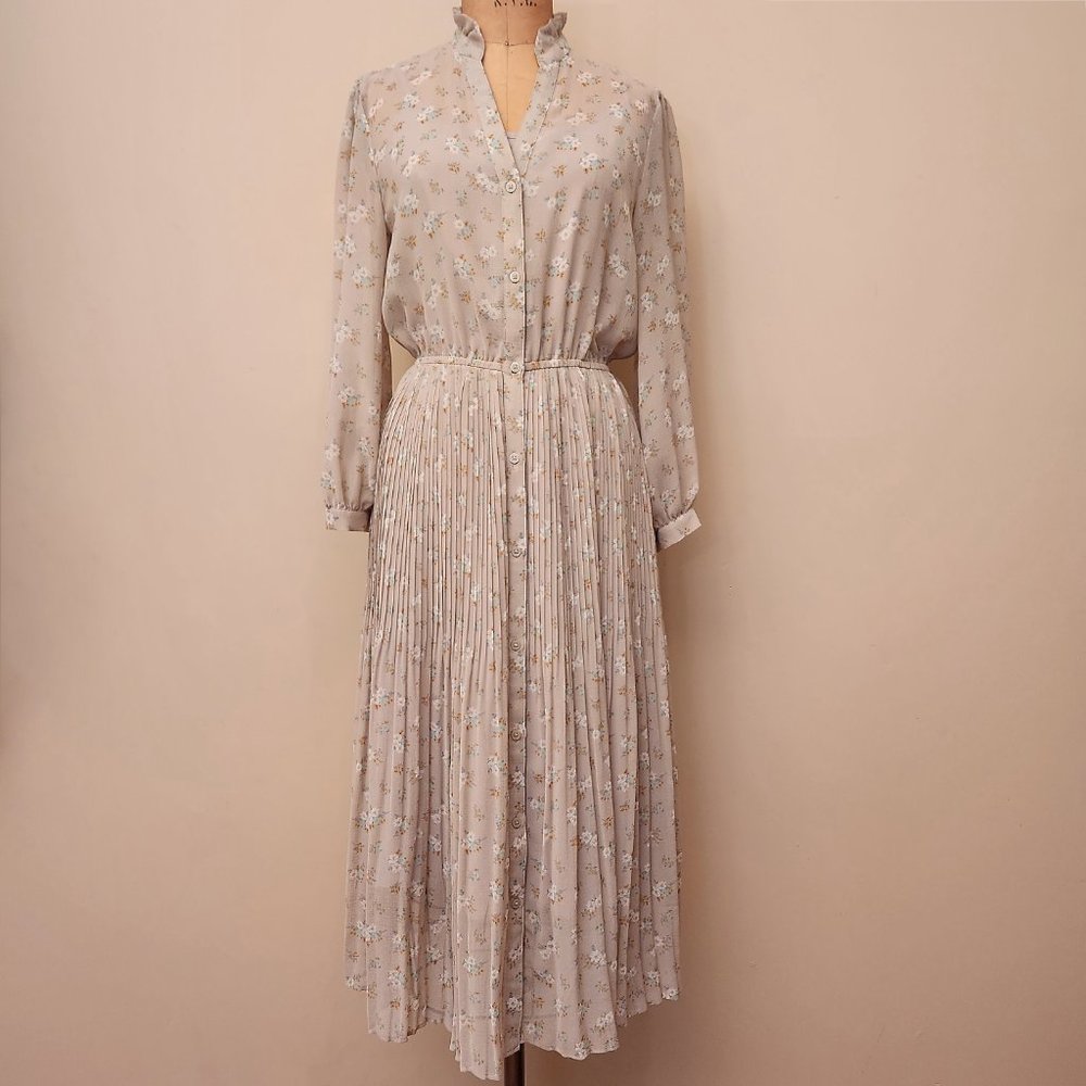 Uniqlo Pleated Chiffon Dress - Picture 3 of 14